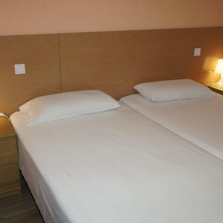 Hostal La Pared Torres de la Alameda Exteriör bild